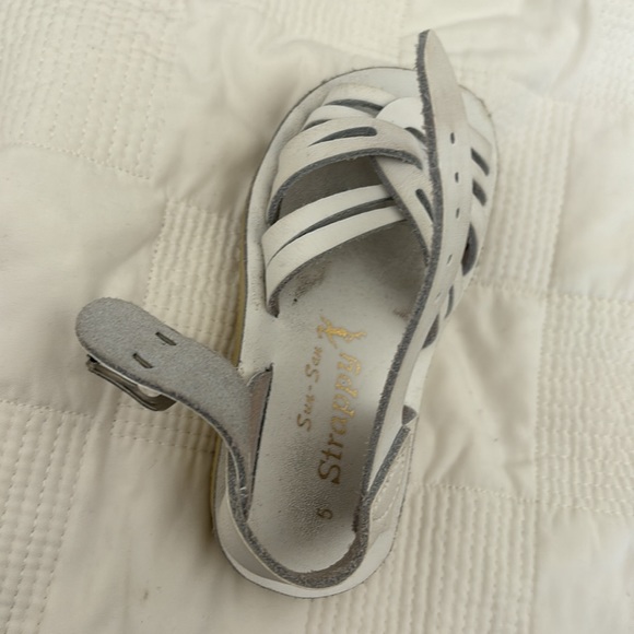 White Salt Water sandals 🌊 - Picture 2 of 4